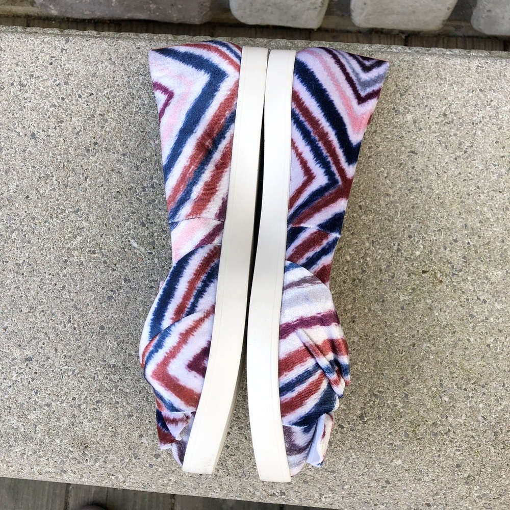 3 🟪 for $40 
Dr Scholl’s Printed Velvet Viv Sneaker NIB 7.5 - Picture 5 of 9